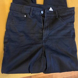 H&M High-Waisted Black Cut-Off Jeggings